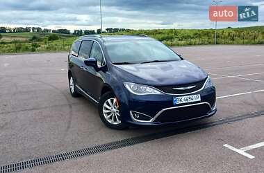 Мінівен Chrysler Pacifica 2018 в Рівному
