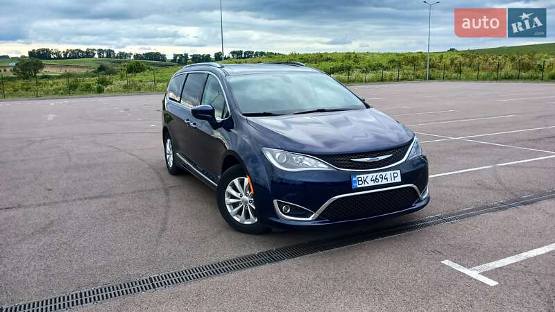 Мінівен Chrysler Pacifica 2018 в Рівному