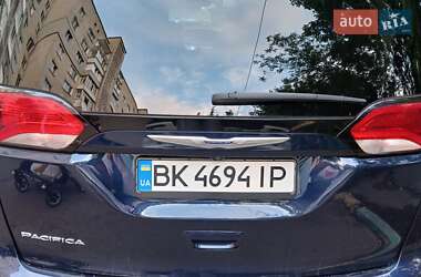 Мінівен Chrysler Pacifica 2018 в Рівному