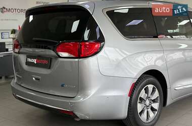 Минивэн Chrysler Pacifica 2017 в 