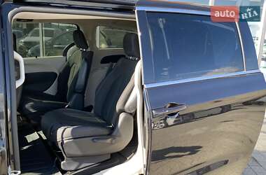 Минивэн Chrysler Pacifica 2021 в 
