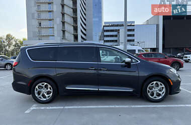 Мінівен Chrysler Pacifica 2020 в 