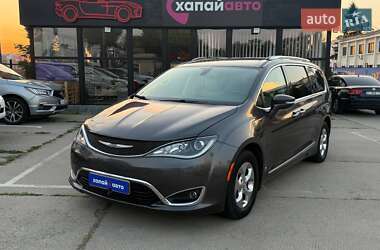 Внедорожник / Кроссовер Chrysler Pacifica 2018 в Киеве