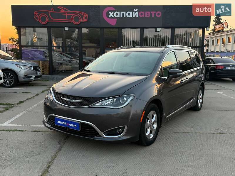 Внедорожник / Кроссовер Chrysler Pacifica 2018 в 