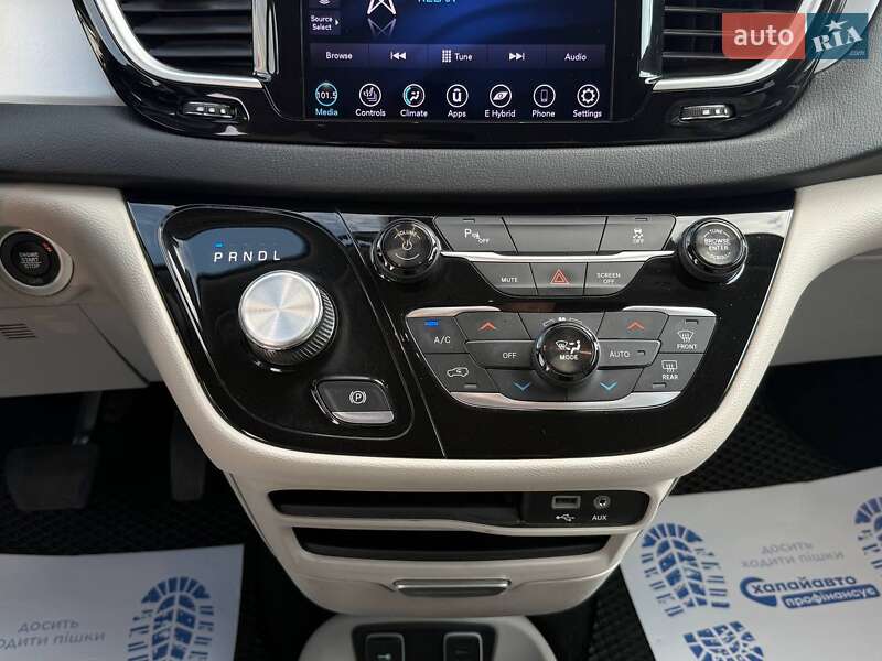 Позашляховик / Кросовер Chrysler Pacifica 2018 в Києві