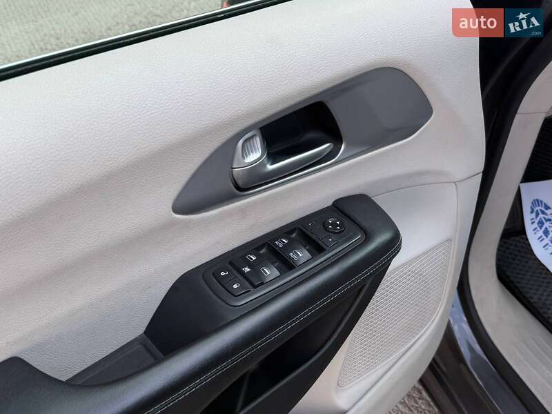 Позашляховик / Кросовер Chrysler Pacifica 2018 в Києві