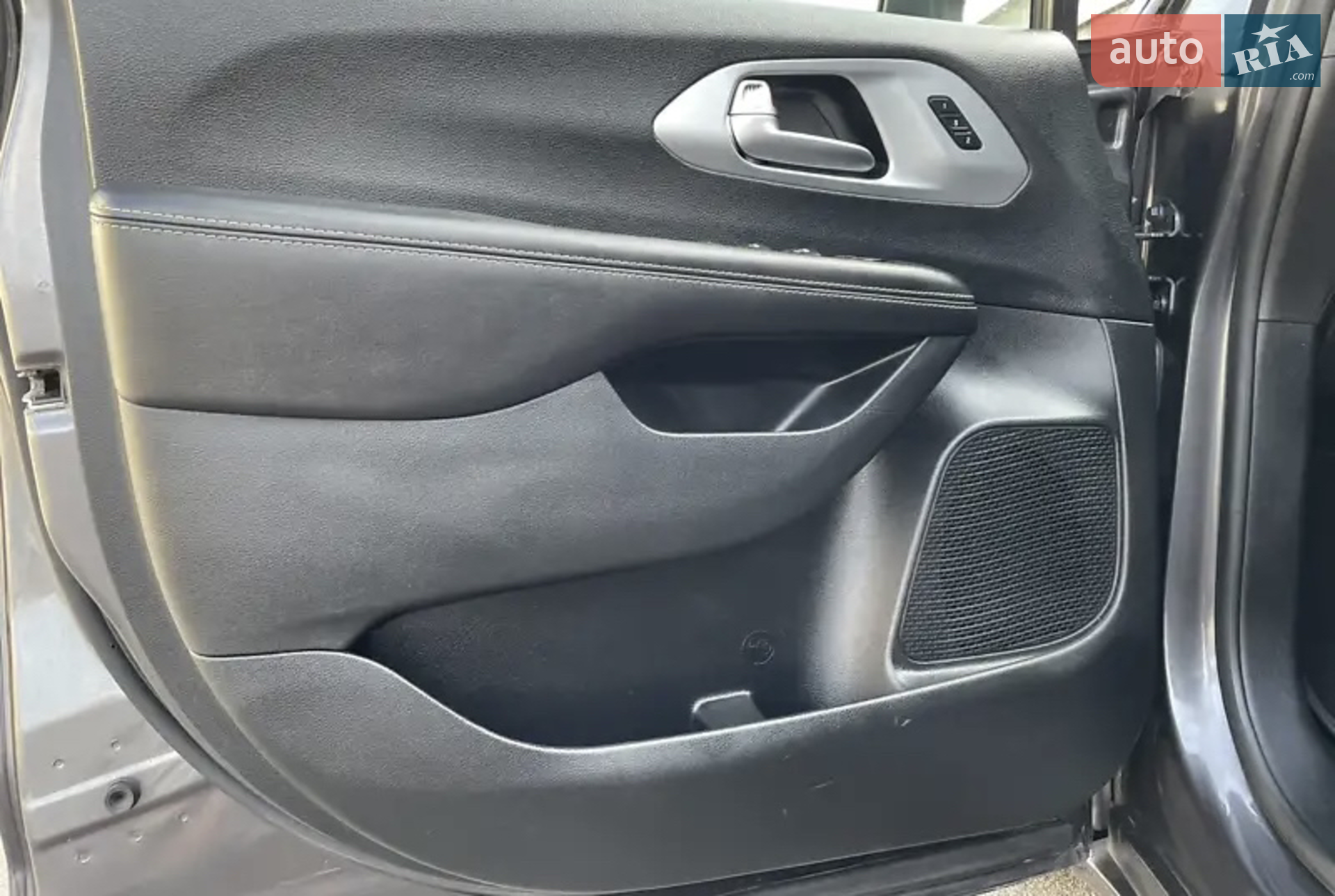 2019 Chrysler Pacifica - мініатюра 4