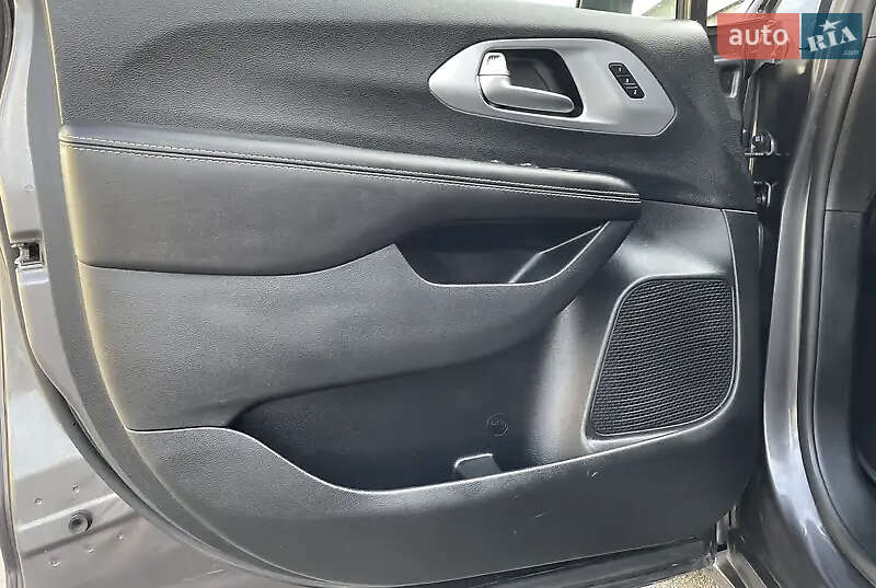 Минивэн Chrysler Pacifica 2019 в Киеве