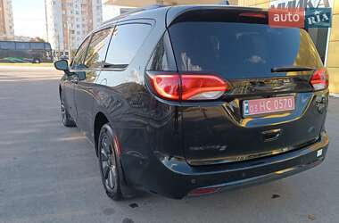 Минивэн Chrysler Pacifica 2019 в 