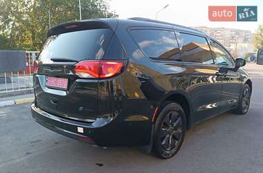 Минивэн Chrysler Pacifica 2019 в 