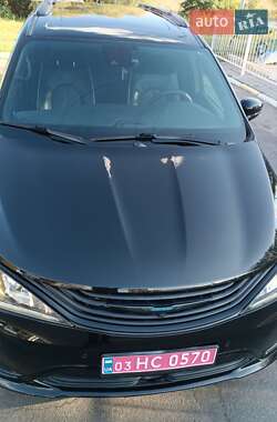 Минивэн Chrysler Pacifica 2019 в 