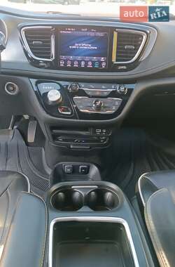 Минивэн Chrysler Pacifica 2019 в 