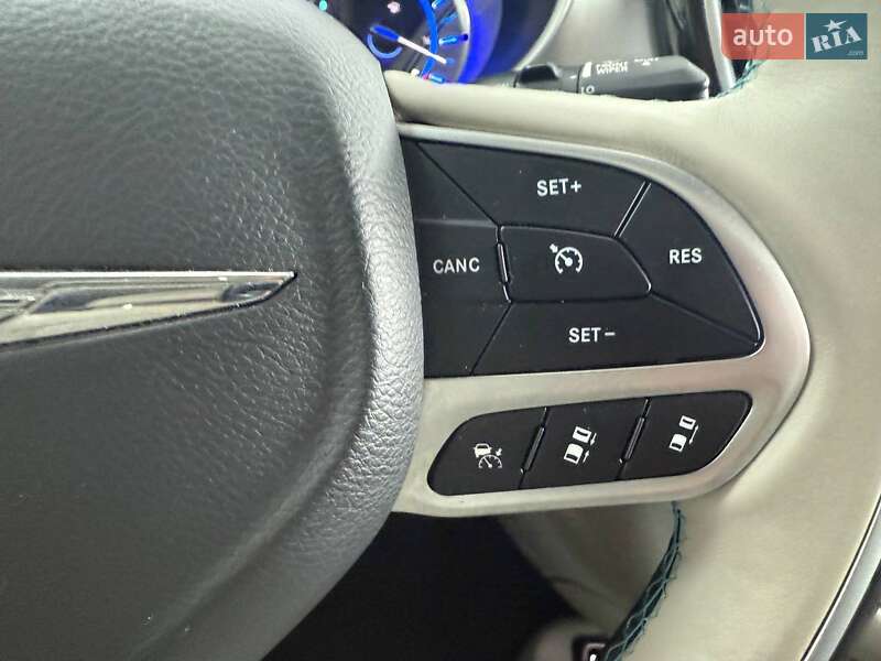 Минивэн Chrysler Pacifica 2017 в Киеве
