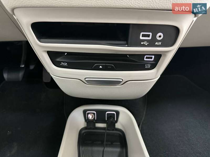Минивэн Chrysler Pacifica 2017 в Киеве