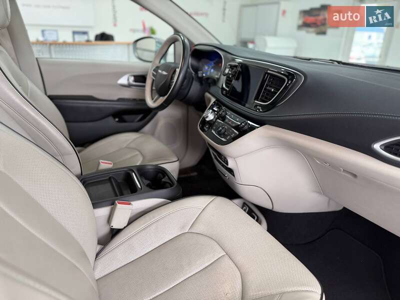 Минивэн Chrysler Pacifica 2017 в Киеве