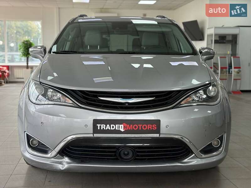 Минивэн Chrysler Pacifica 2017 в Киеве