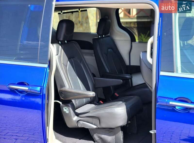 Минивэн Chrysler Pacifica 2020 в Киеве