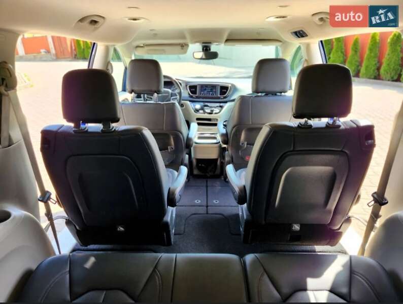 Минивэн Chrysler Pacifica 2020 в Киеве