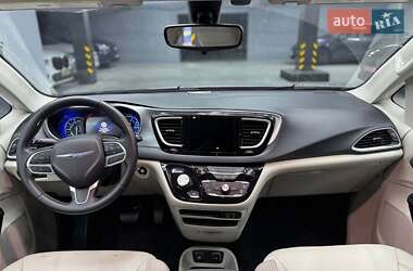Минивэн Chrysler Pacifica 2017 в 