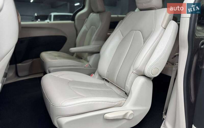 Мінівен Chrysler Pacifica 2017 в Чернівцях фото 15 Мінівен Chrysler Pacifica 2017 в Чернівцях