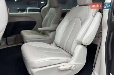 Минивэн Chrysler Pacifica 2017 в 