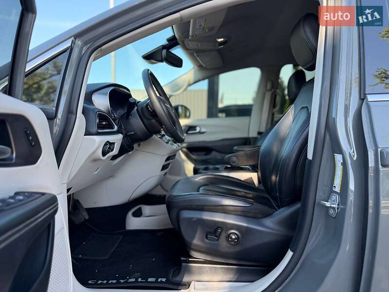 Мінівен Chrysler Pacifica 2022 в Львові