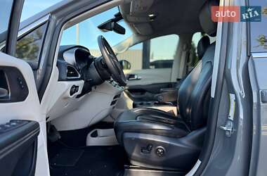 Минивэн Chrysler Pacifica 2022 в 