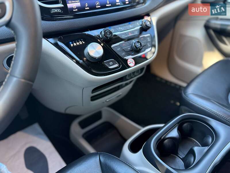 Мінівен Chrysler Pacifica 2022 в Львові