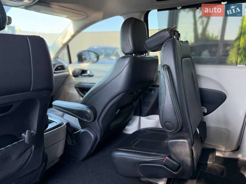 Мінівен Chrysler Pacifica 2022 в Львові