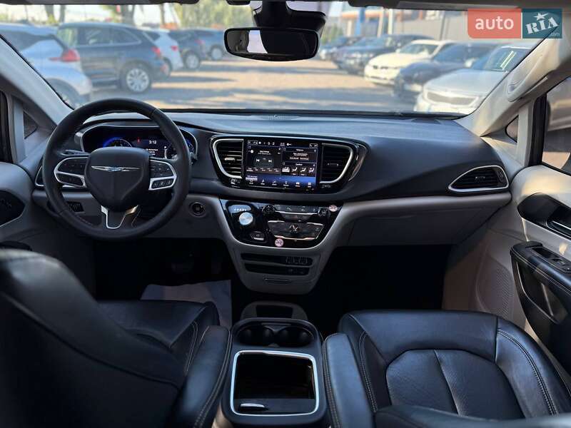 Мінівен Chrysler Pacifica 2022 в Львові