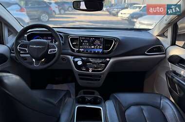 Минивэн Chrysler Pacifica 2022 в 