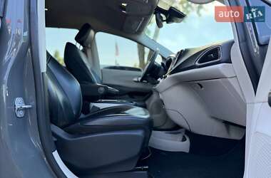 Минивэн Chrysler Pacifica 2022 в 