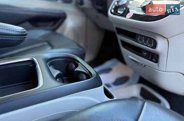 Минивэн Chrysler Pacifica 2022 в 