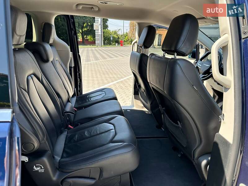 Универсал Chrysler Pacifica 2018 в Нововолынске