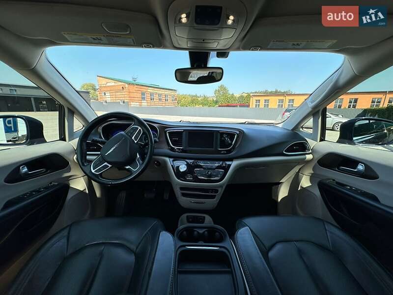 Универсал Chrysler Pacifica 2018 в Нововолынске