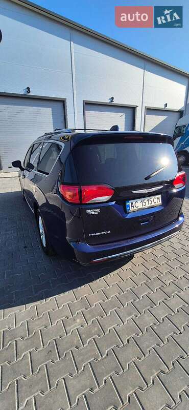 Универсал Chrysler Pacifica 2018 в Нововолынске
