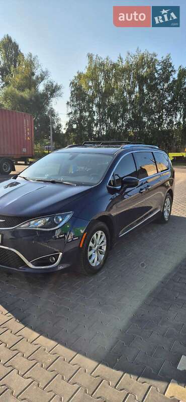 Универсал Chrysler Pacifica 2018 в Нововолынске