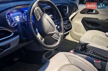 Минивэн Chrysler Pacifica 2016 в Киеве