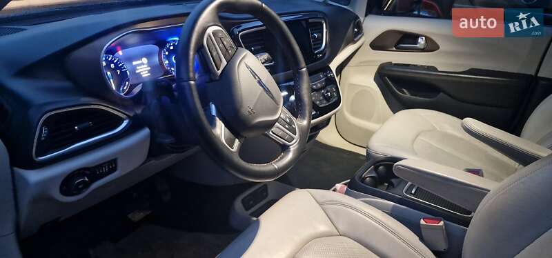 Минивэн Chrysler Pacifica 2016 в Киеве