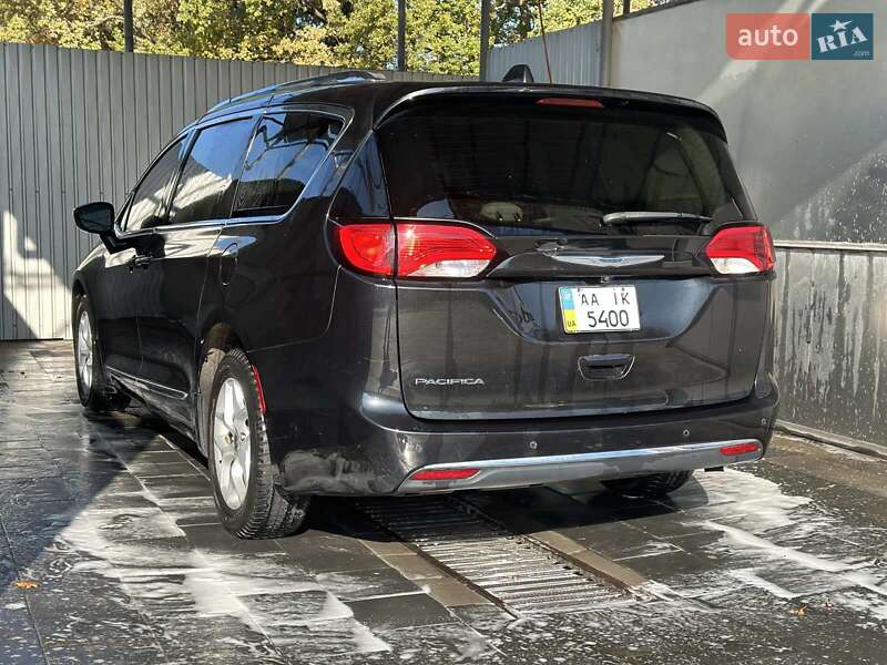 Минивэн Chrysler Pacifica 2016 в Киеве