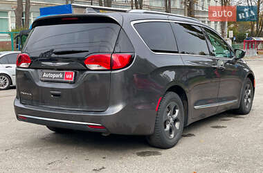 Минивэн Chrysler Pacifica 2017 в 