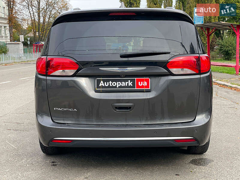 Минивэн Chrysler Pacifica 2017 в Киеве