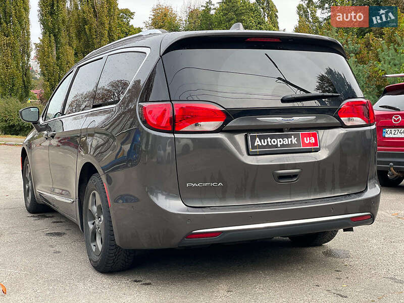 Минивэн Chrysler Pacifica 2017 в Киеве