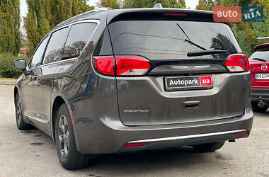 Минивэн Chrysler Pacifica 2017 в 