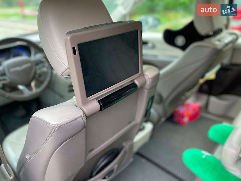 Минивэн Chrysler Pacifica 2017 в Киеве