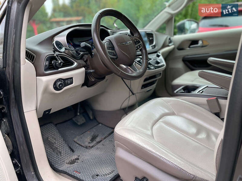 Минивэн Chrysler Pacifica 2017 в Киеве