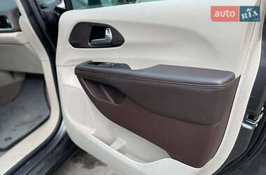 Минивэн Chrysler Pacifica 2017 в 
