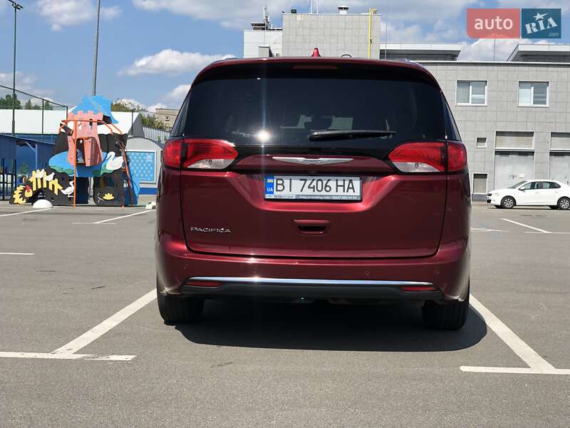 Универсал Chrysler Pacifica 2017 в Киеве