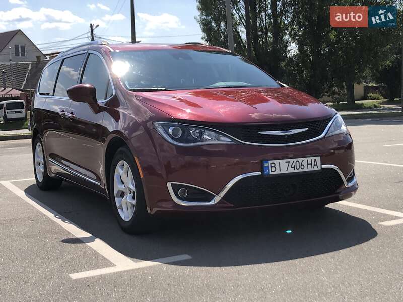 Универсал Chrysler Pacifica 2017 в Киеве