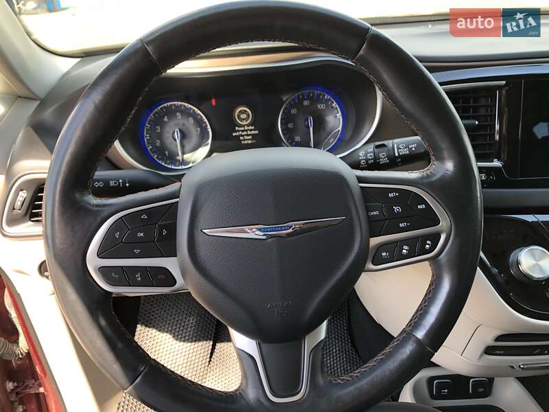 Универсал Chrysler Pacifica 2017 в Киеве